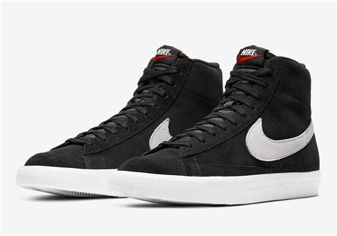 Nike black blazer low